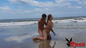 Esposa gostosa na praia nu