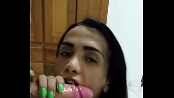 Boneca trans gostosa bem dotada vídeo sexo