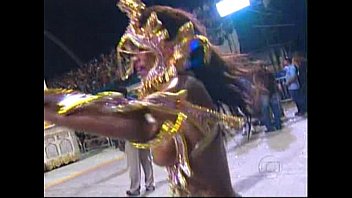 Mulher nua em carnaval