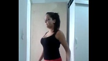 Loira linda gostosa e peituda tirando a roupa