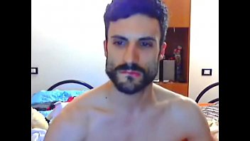 Gay dotado batendo punheta na cam