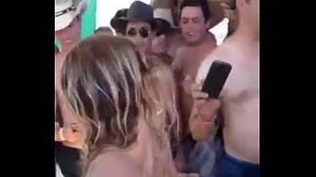 Exclusivo mulher melao anda nua em copacabana fotos