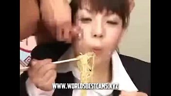 Travesti comendo mulher japonesa