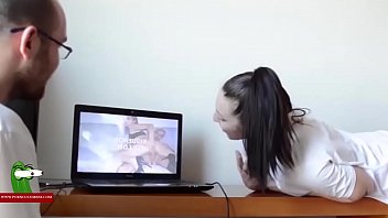 Assistindo filme pornô