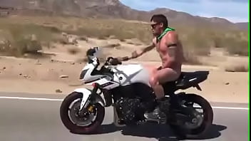 Sexo gay moto taxi dotado