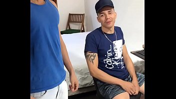 Video porno gay amador neim tirou a calça