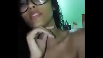 Novinha virge se mastubando