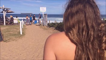 Sexo entre amigos na praia de nudismo
