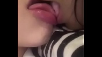 Beijos molhadinhos gostosos de japonesas lesbicas