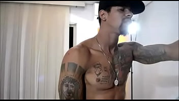 Gostoso passivo dá muito prazer ao dotado videos gay gratis