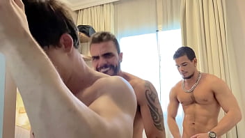 Video porno comendo cu a forca gay