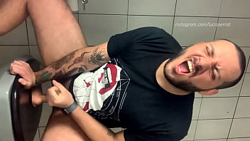 Gay fodendo dotado gozando no cu