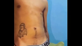 Homens de cueca branca dotados peludos cavanhaque porno gay