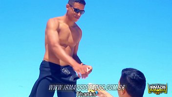 Sexo gay bareback com dotados