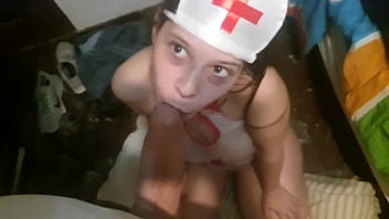 Japonesa de 18 anos enfermeira