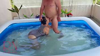 Mia Khalifa sexo na piscina