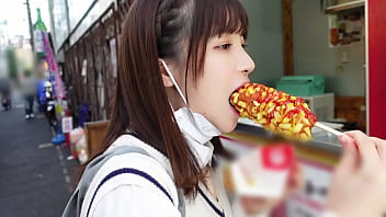Coreana ju comendo nas ruas da corea